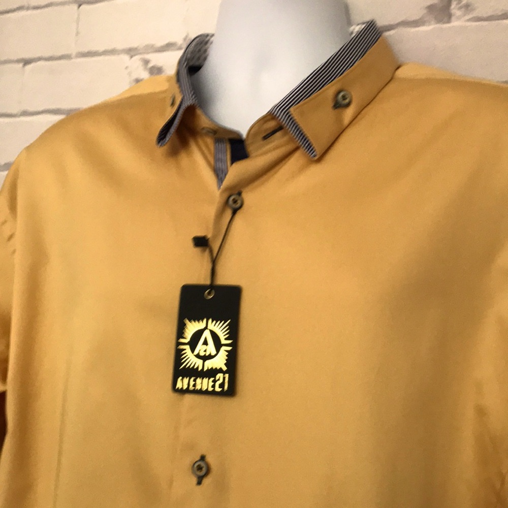 Men’s Avenue 21 men’s gold button down shirt. NWT